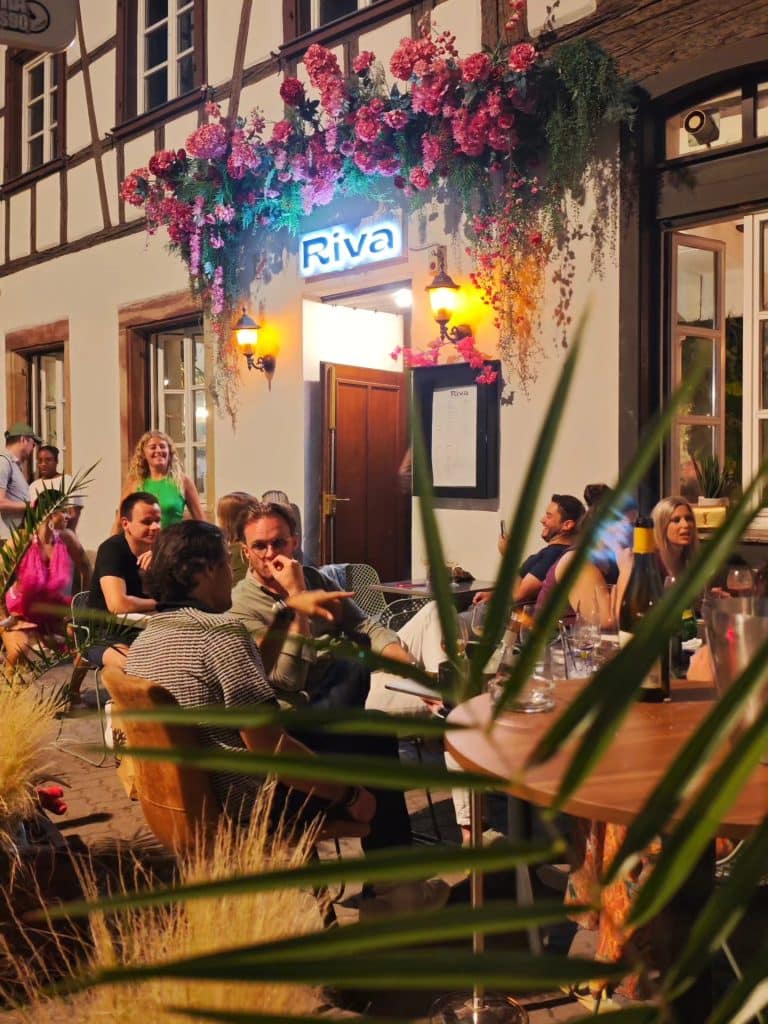 Terrasse du Riva le soir, rue des Planches à Strasbourg